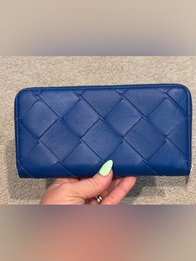 Bottega Veneta Blue Woven Leather Zip wallet